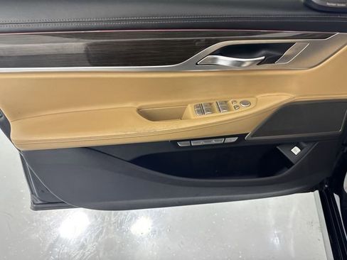 Used 2016 BMW 750i xDrive AWD/4WD image 21