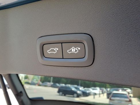 Certified 2023 Volvo C40 P8 Recharge Ultimate AWD/4WD image 27
