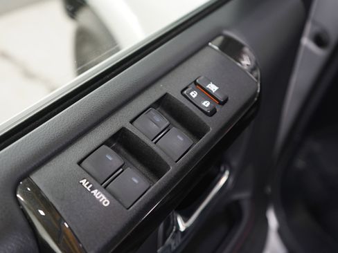 Used 2021 Toyota 4Runner Venture w/ Moonroof Package image 18