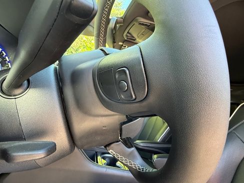 Used 2025 Chrysler Pacifica Limited FWD image 14