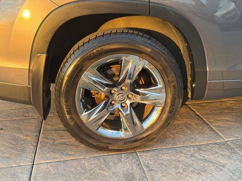 Used 2019 Toyota Highlander Limited Platinum AWD/4WD image 13