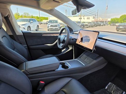 Used 2024 Tesla Model Y Performance AWD/4WD image 11