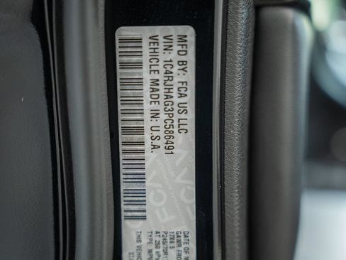 Certified 2023 Jeep Grand Cherokee Laredo w/ Luxury Tech Group I AWD/4WD image 39