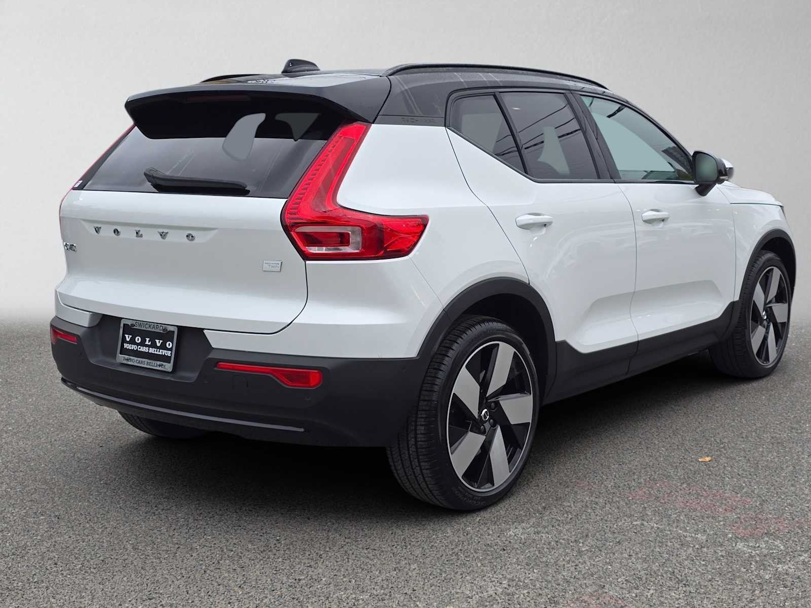 Used 2023 Volvo XC40 Recharge Ultimate AWD/4WD image 4