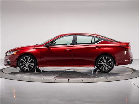 Used 2022 Nissan Altima 2.5 SR FWD image 2