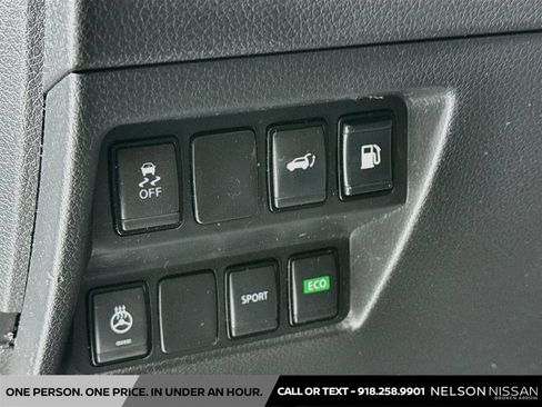 Used 2018 Nissan Rogue SV w/ Sun & Sound Touring Package FWD image 10