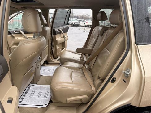 Used 2010 Toyota Highlander SE image 11