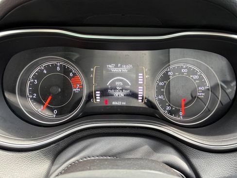 Used 2021 Jeep Cherokee Latitude w/ Mopar Interior Package AWD/4WD image 10
