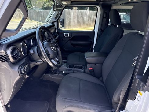 Used 2019 Jeep Wrangler Sport AWD/4WD image 9