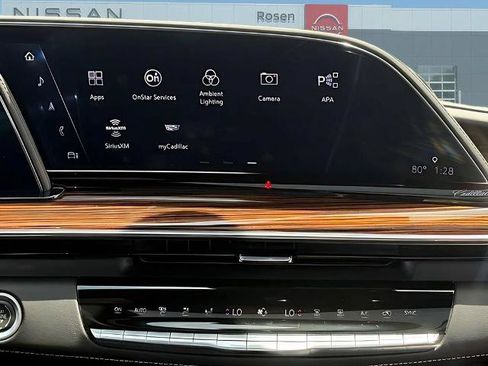 Used 2022 Cadillac Escalade Premium Luxury AWD/4WD image 12