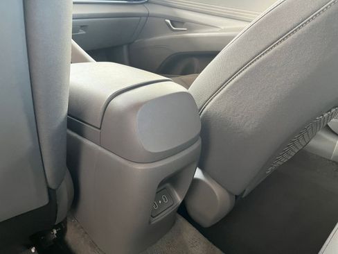 Used 2025 Hyundai Elantra SEL image 23