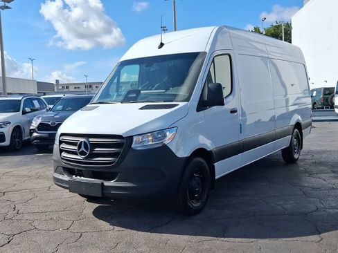 Used 2025 Mercedes-Benz Sprinter 2500 image 2