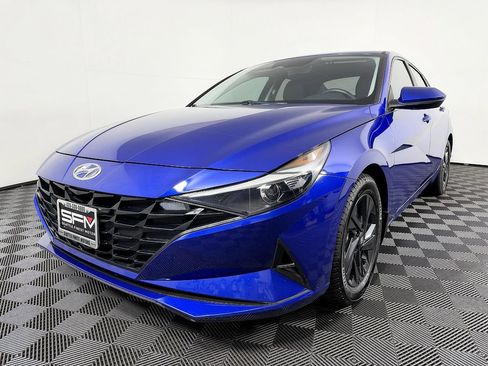 Used 2023 Hyundai Elantra SEL FWD image 3