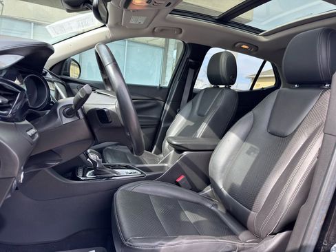 Used 2021 Buick Encore GX Essence w/ Advanced Technology Package FWD image 17