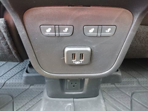 Used 2024 Chevrolet Equinox Premier AWD/4WD image 13
