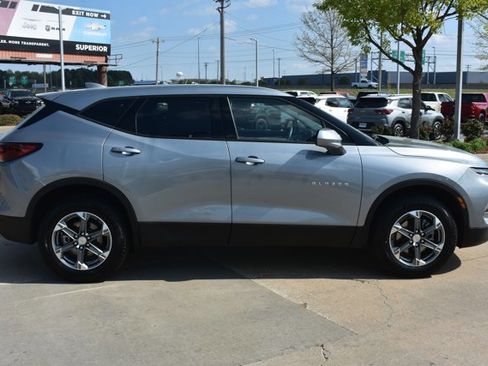 Used 2025 Chevrolet Blazer LT AWD/4WD image 4
