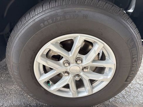 Used 2023 Jeep Wrangler Sport S image 28