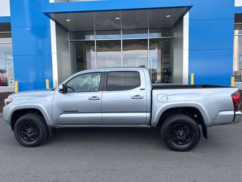 Used 2022 Toyota Tacoma 4x4 Double Cab image 9