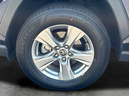 Used 2022 Toyota RAV4 XLE AWD/4WD image 46
