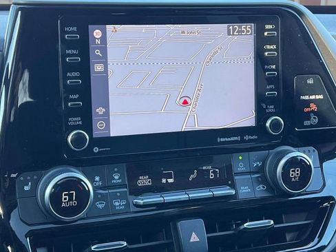 Used 2022 Toyota Highlander XLE image 29