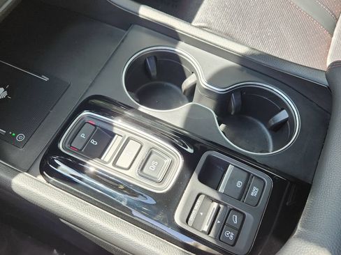 Used 2025 Honda Pilot Black Edition image 11