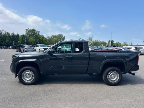 Used 2025 Toyota Tacoma SR AWD/4WD image 4