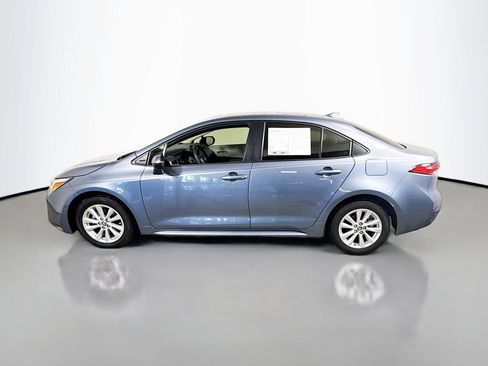 Used 2025 Toyota Corolla LE w/ LE Premium Package image 4