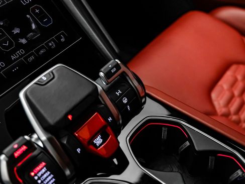 Used 2022 Lamborghini Urus image 65