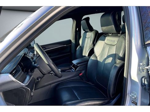 Certified 2024 Jeep Grand Cherokee Overland w/ Luxury Tech Group IV image 22