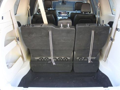 Used 2024 Chrysler Pacifica Touring-L FWD image 14