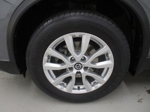 Used 2020 Nissan Rogue SV image 12