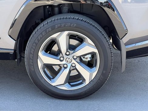 Used 2025 Toyota RAV4 SE AWD/4WD image 14