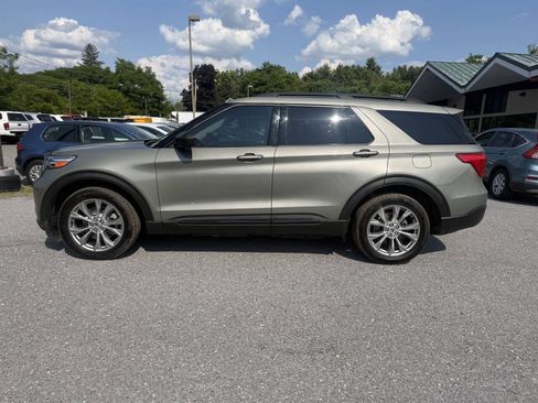 Used 2020 Ford Explorer XLT w/ Equipment Group 202A AWD/4WD image 2