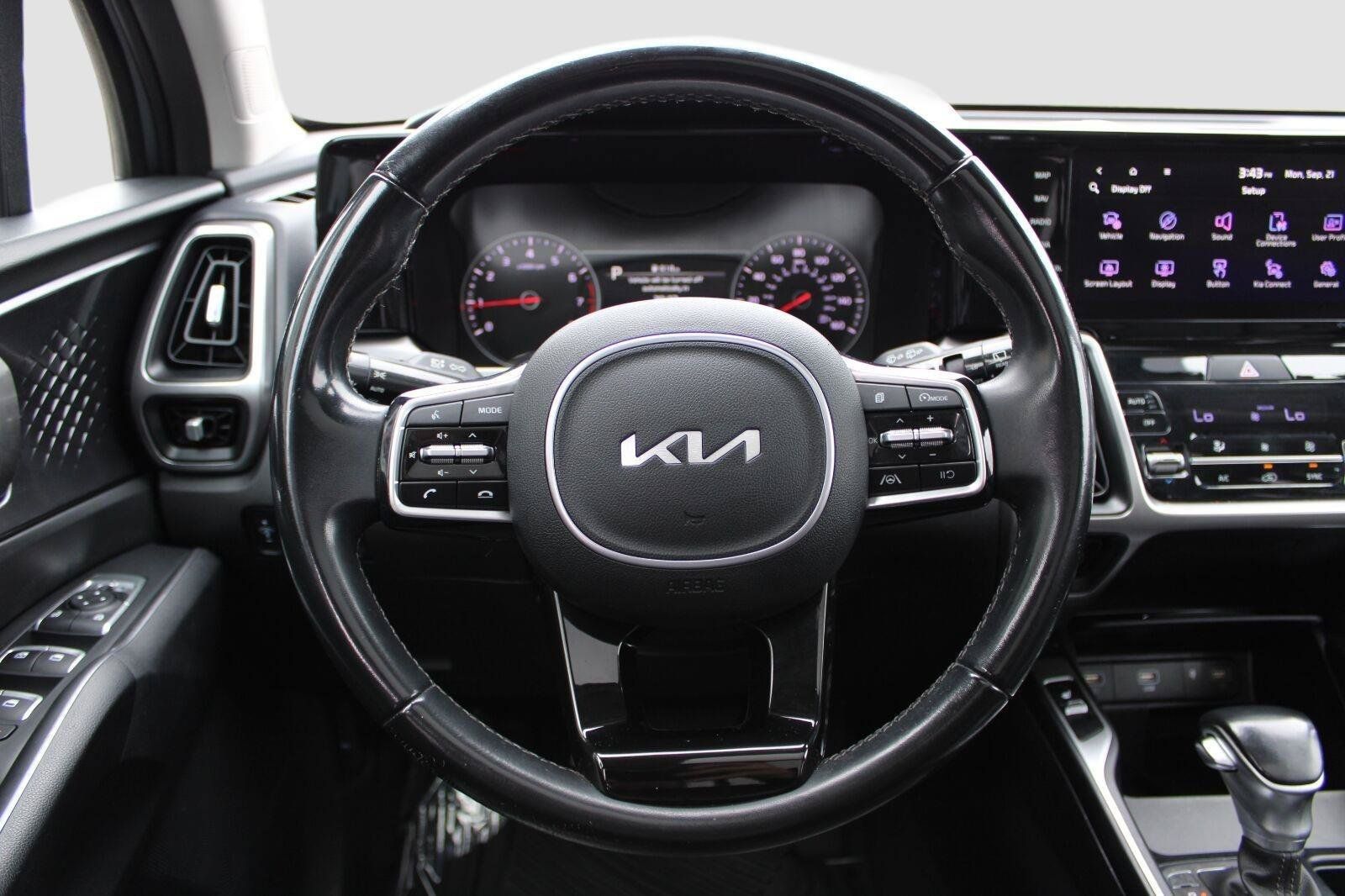 Used 2023 Kia Sorento S w/ Panoramic Sunroof Package FWD image 31