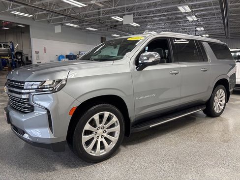 Used 2023 Chevrolet Suburban Premier w/ Premium Package image 3