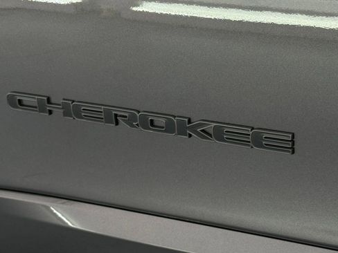 Used 2019 Jeep Cherokee High Altitude AWD/4WD image 21