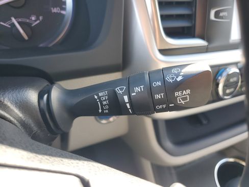 Used 2019 Toyota Highlander XLE image 32