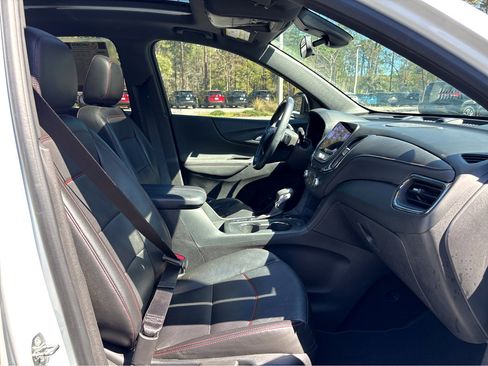 Used 2022 Chevrolet Equinox RS w/ RS Leather Package image 9
