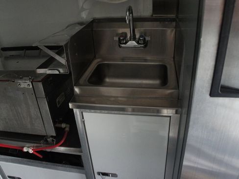 Used 2019 Mercedes-Benz Sprinter 4500 image 52