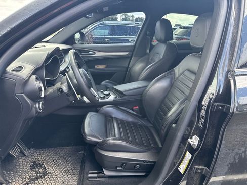 Used 2019 Alfa Romeo Stelvio Ti Sport w/ Quick Order Package 22S Sport AWD/4WD image 5