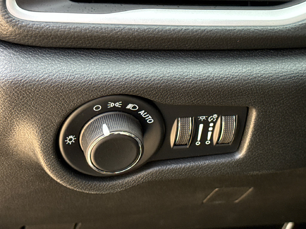 New 2027 Chrysler Pacifica Select FWD image 23