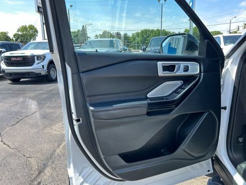 Used 2023 Ford Explorer Platinum w/ Technology Package AWD/4WD image 30