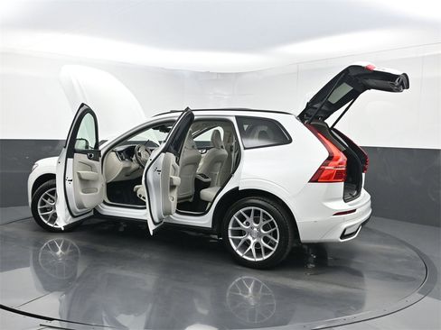 Used 2025 Volvo XC60 B5 Ultra w/ Protection Package Premier image 36