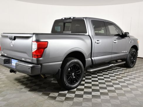 Used 2017 Nissan Titan SL AWD/4WD image 6