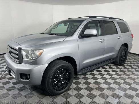 Used 2014 Toyota Sequoia SR5 w/ Premium Package AWD/4WD image 8