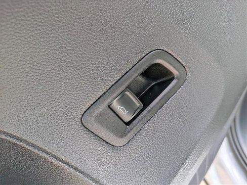 Certified 2024 Volkswagen Atlas Cross Sport SEL R-Line image 32