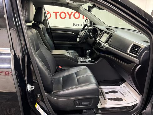 Used 2017 Toyota Highlander SE AWD/4WD image 10