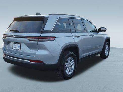 Used 2025 Jeep Grand Cherokee Laredo w/ Luxury Tech Group I image 9