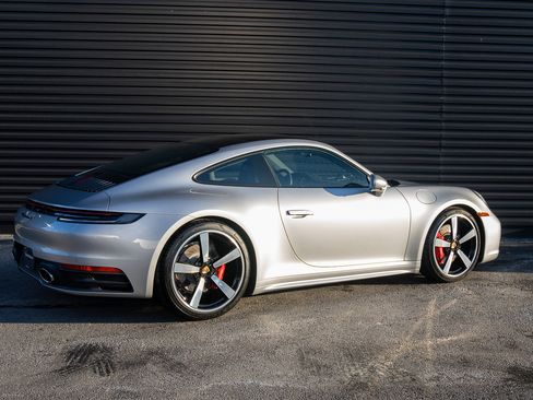 Used 2024 Porsche 911 Carrera S RWD image 4