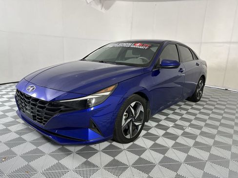 Used 2023 Hyundai Elantra SEL w/ Convenience Package image 4